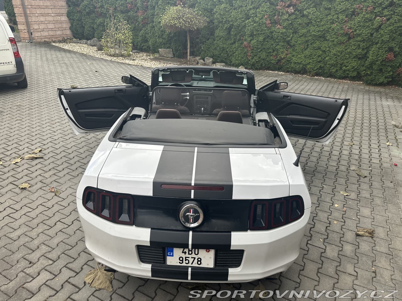 2013 Ford MUSTANG - 12