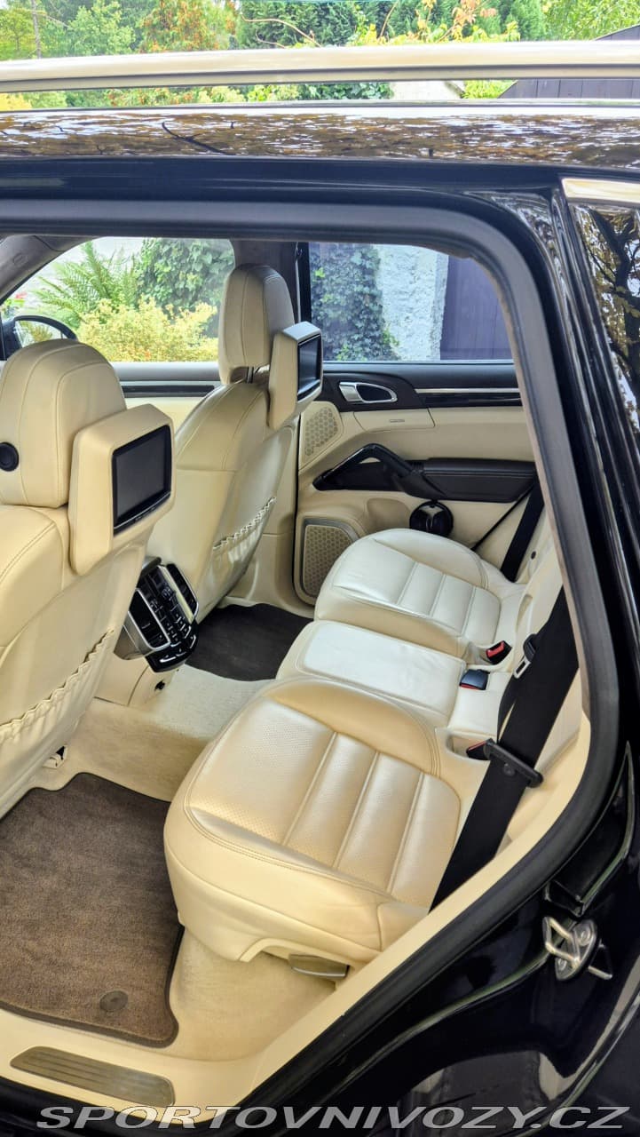 2011 Porsche Cayenne - 11