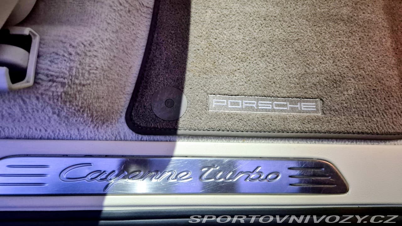 2011 Porsche Cayenne - 17