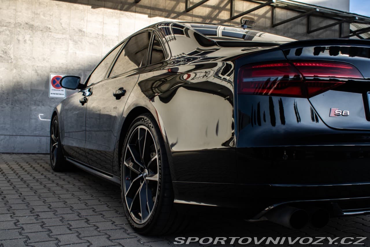 2017 Audi S8 - 11