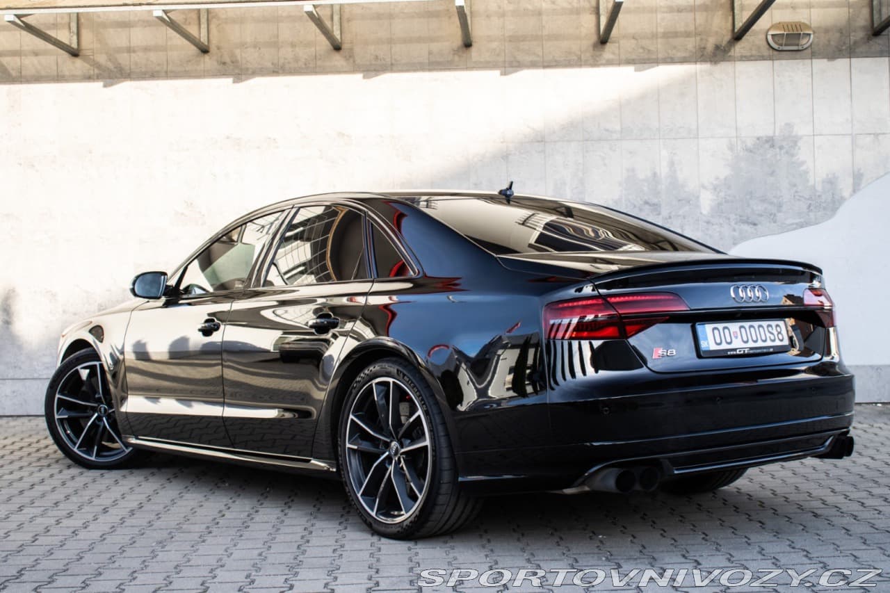 2017 Audi S8 - 12
