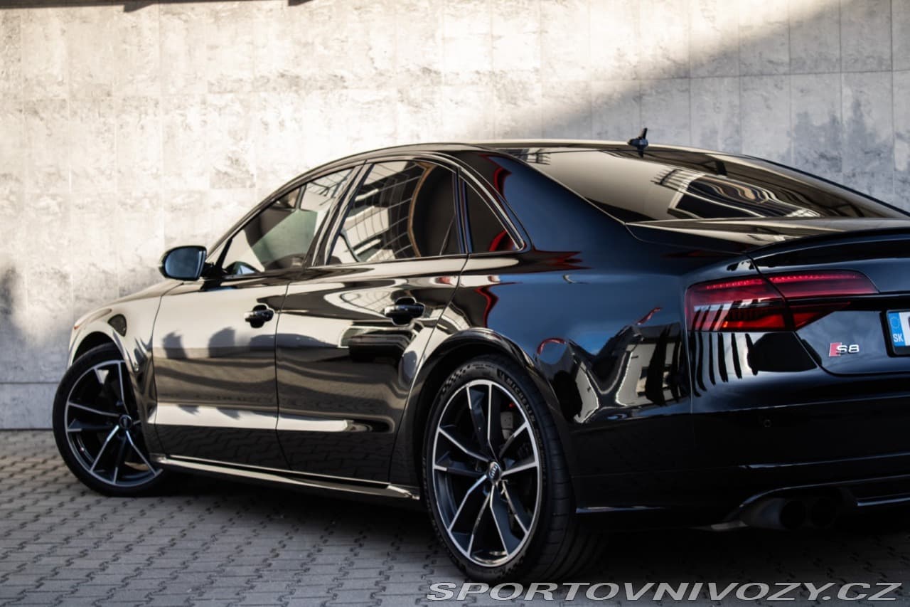 2017 Audi S8 - 13