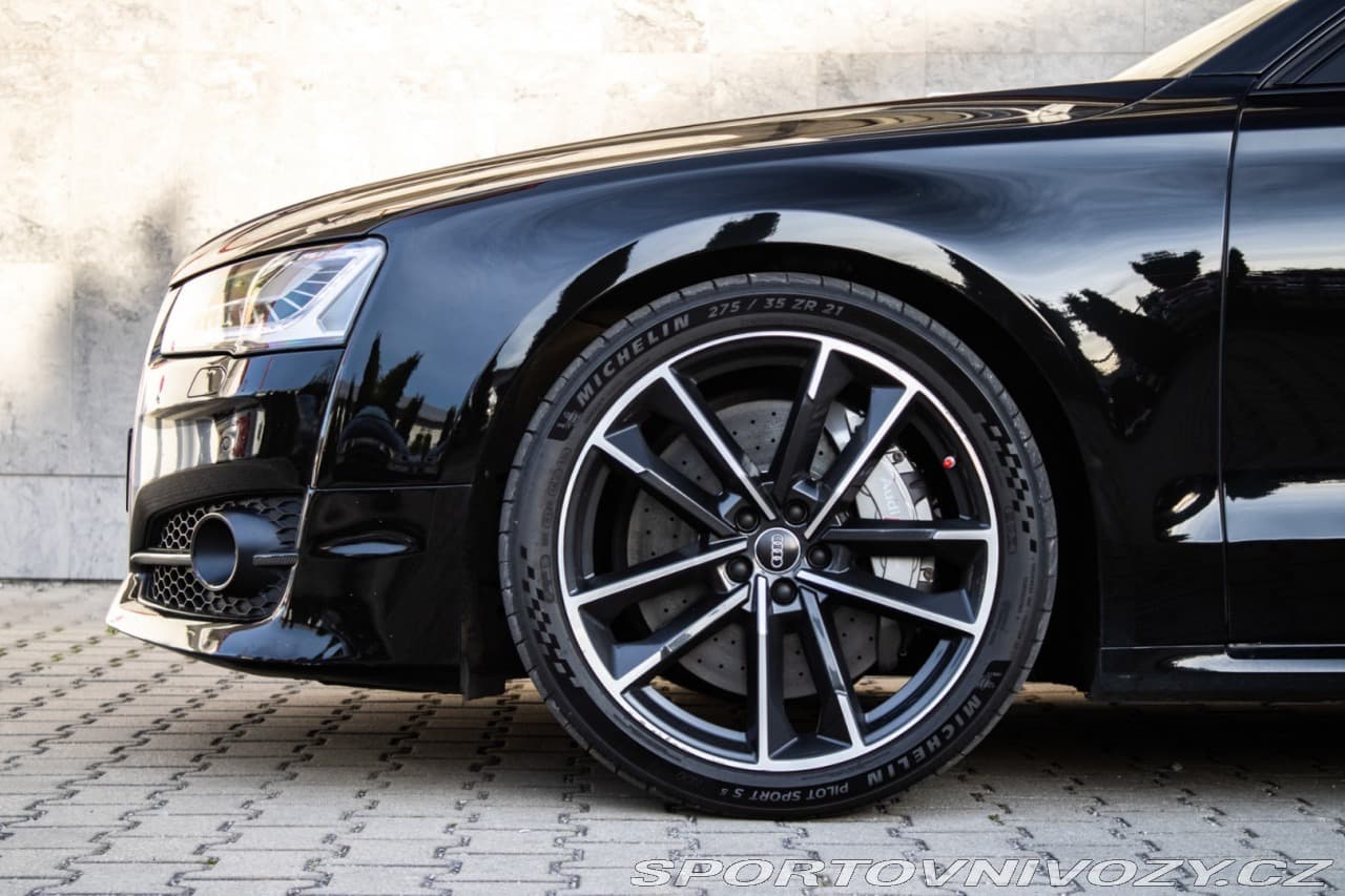 2017 Audi S8 - 15