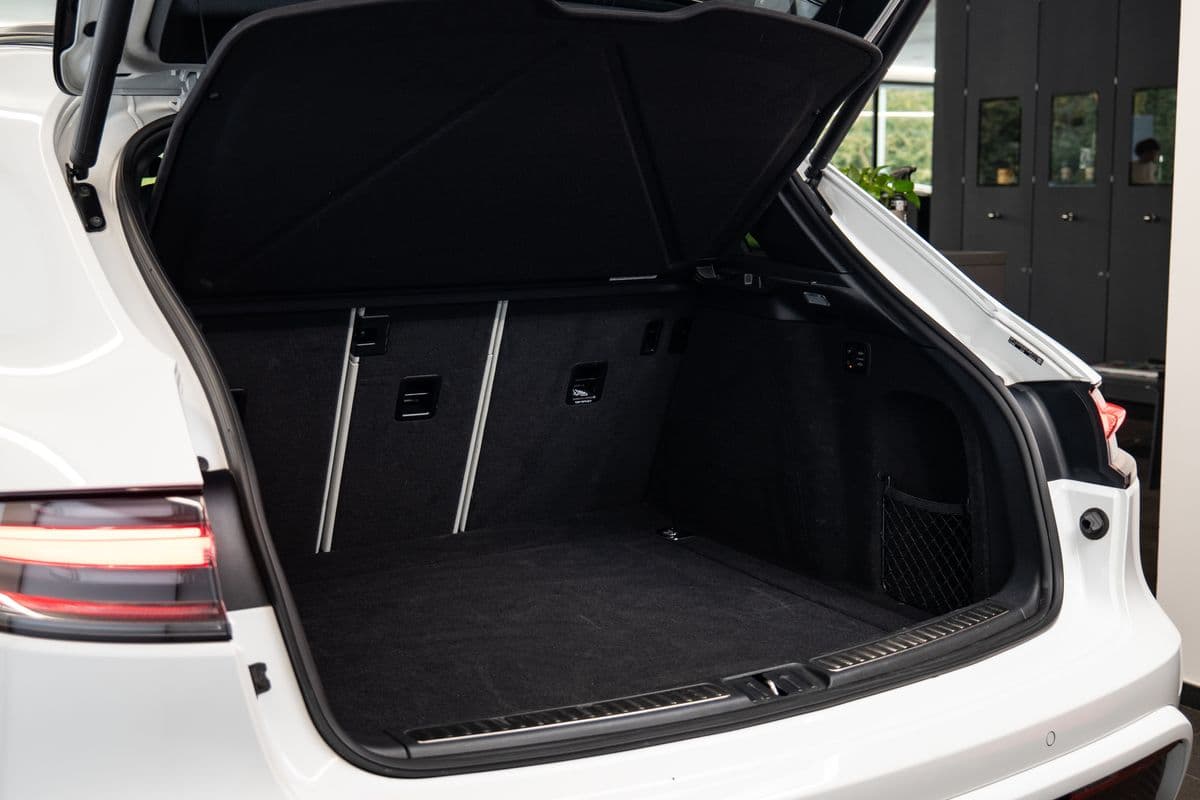 2023 Porsche Macan - 17