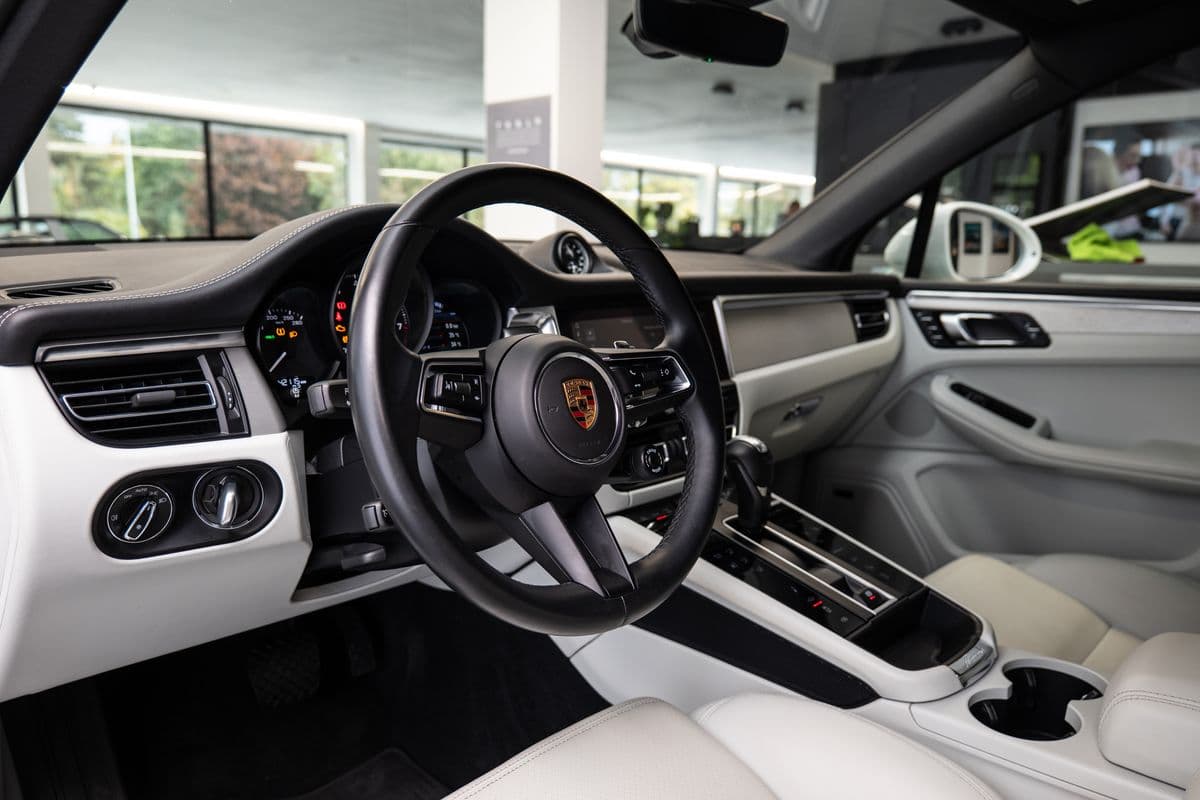 2023 Porsche Macan - 5