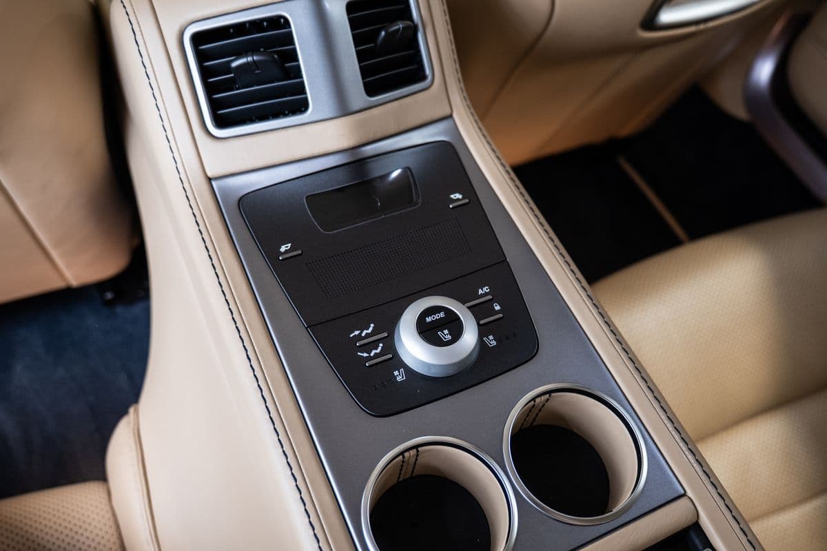 2010 Aston Martin RAPIDE - 19