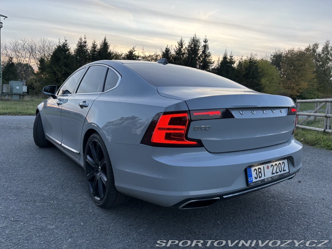 2017 Volvo S90