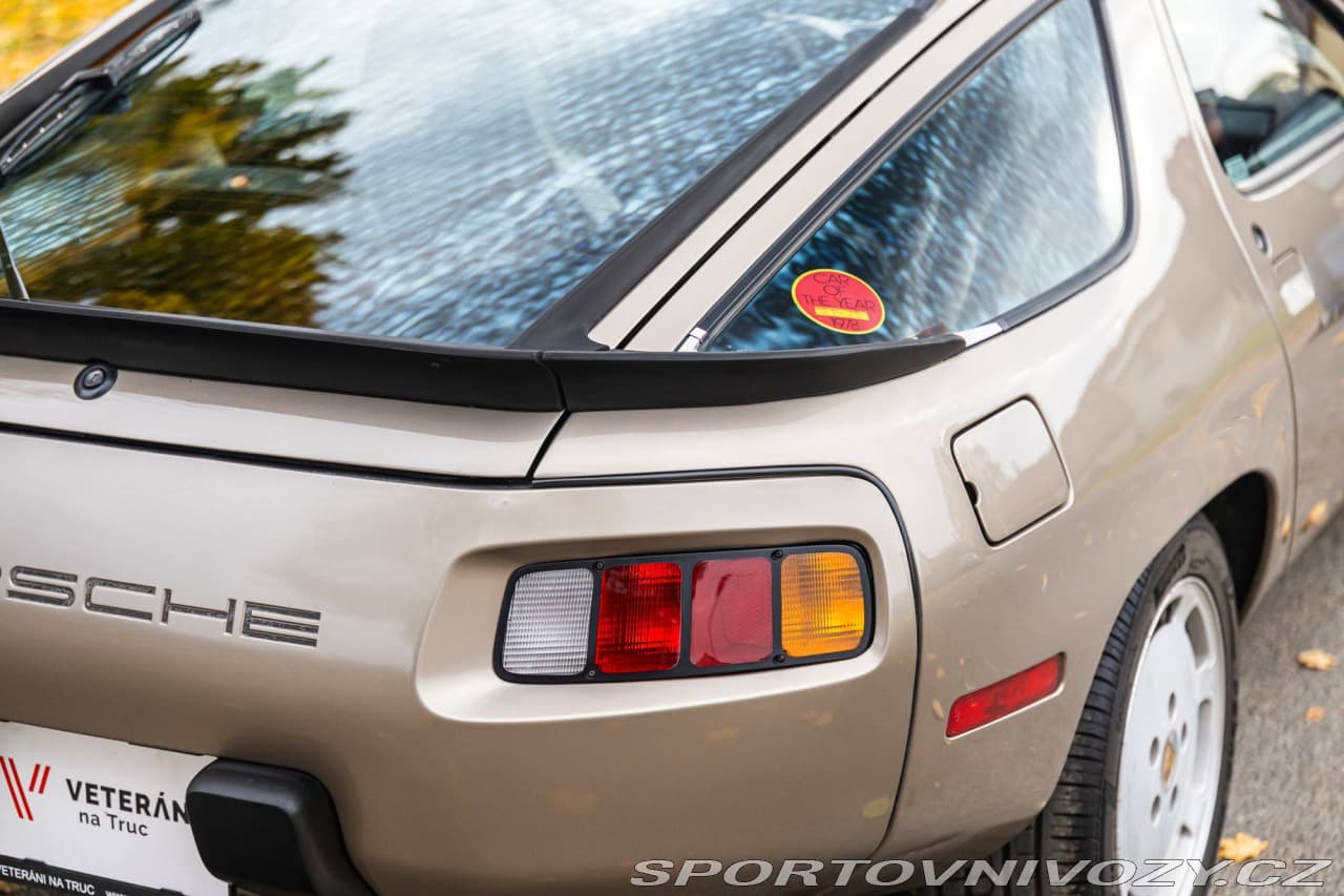 1983 Porsche 928 - 15