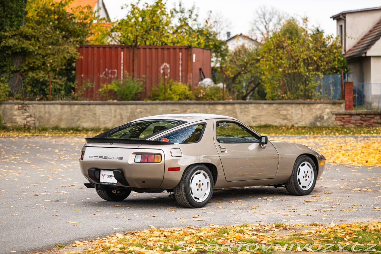 1983 Porsche 928 - 3