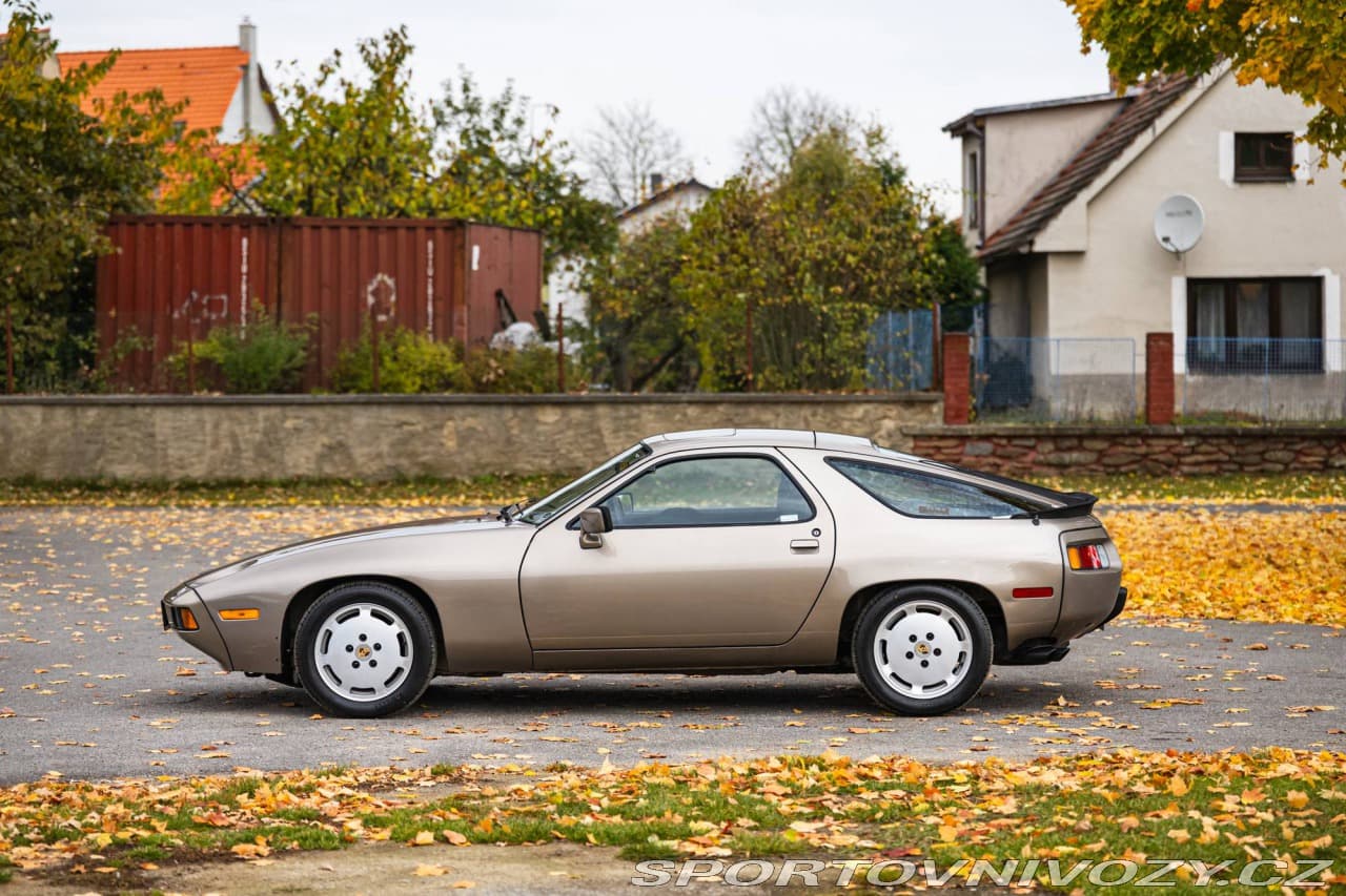 1983 Porsche 928 - 5