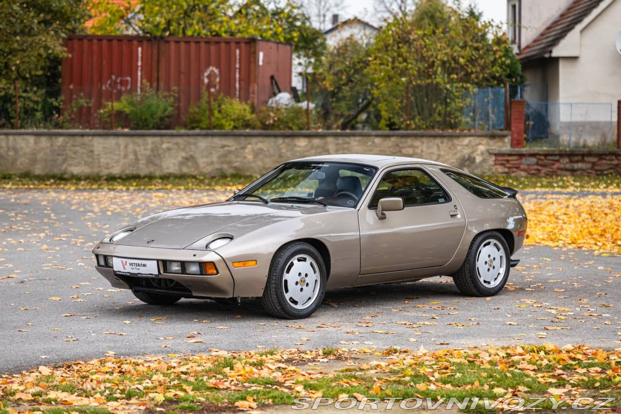 1983 Porsche 928 - 6