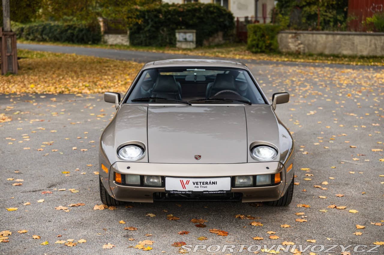 1983 Porsche 928 - 7