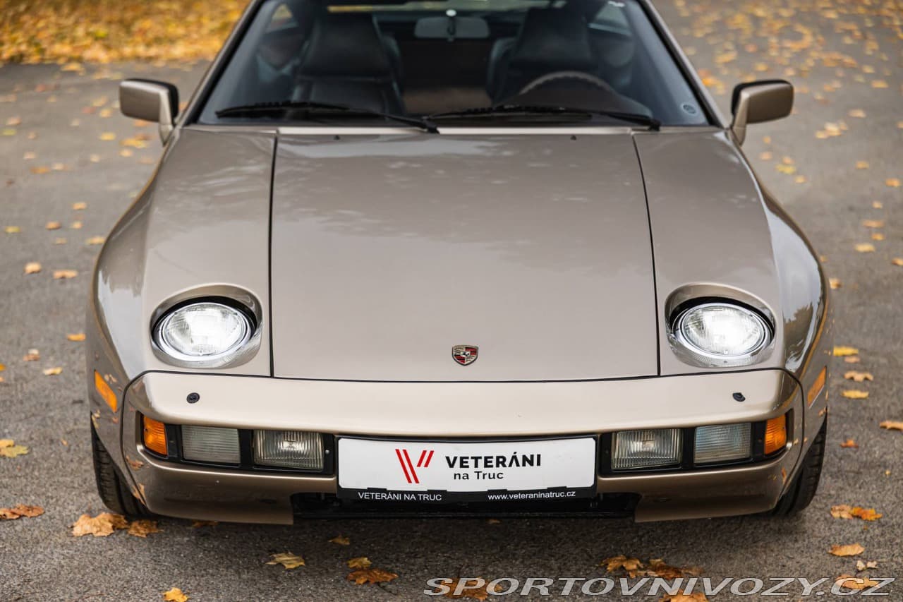 1983 Porsche 928 - 8