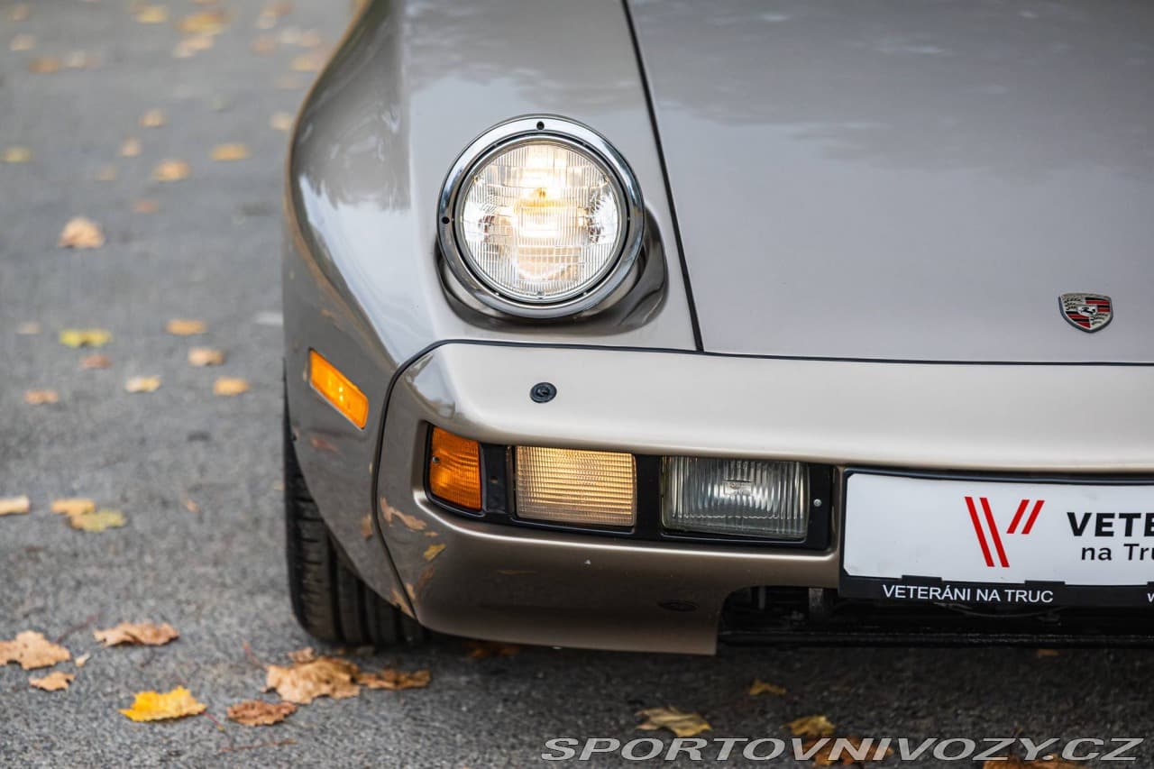 1983 Porsche 928 - 9