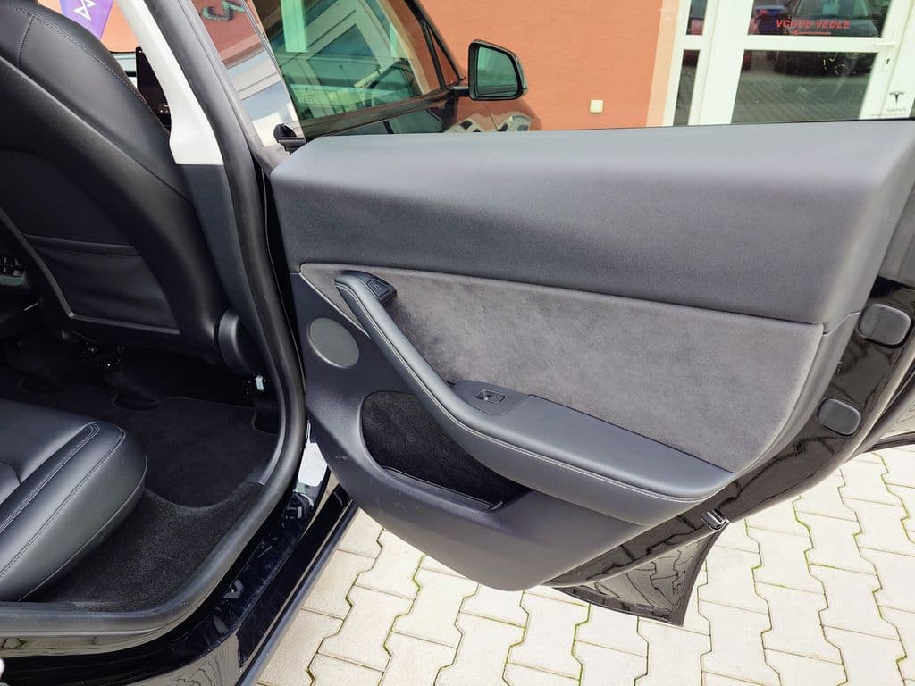 2022 Tesla Model Y - 35