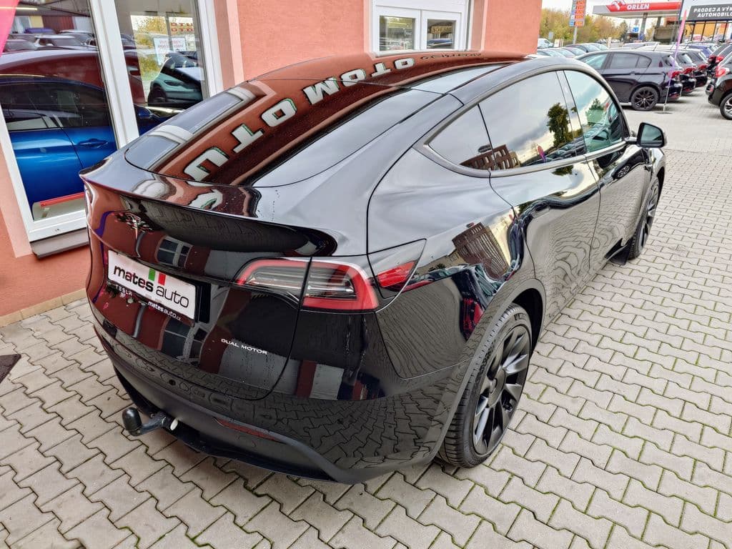 2022 Tesla Model Y - 11