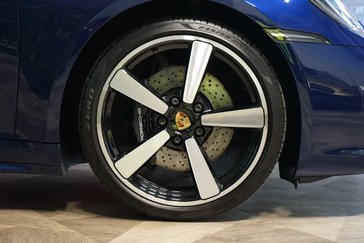 2020 Porsche 911 - 17