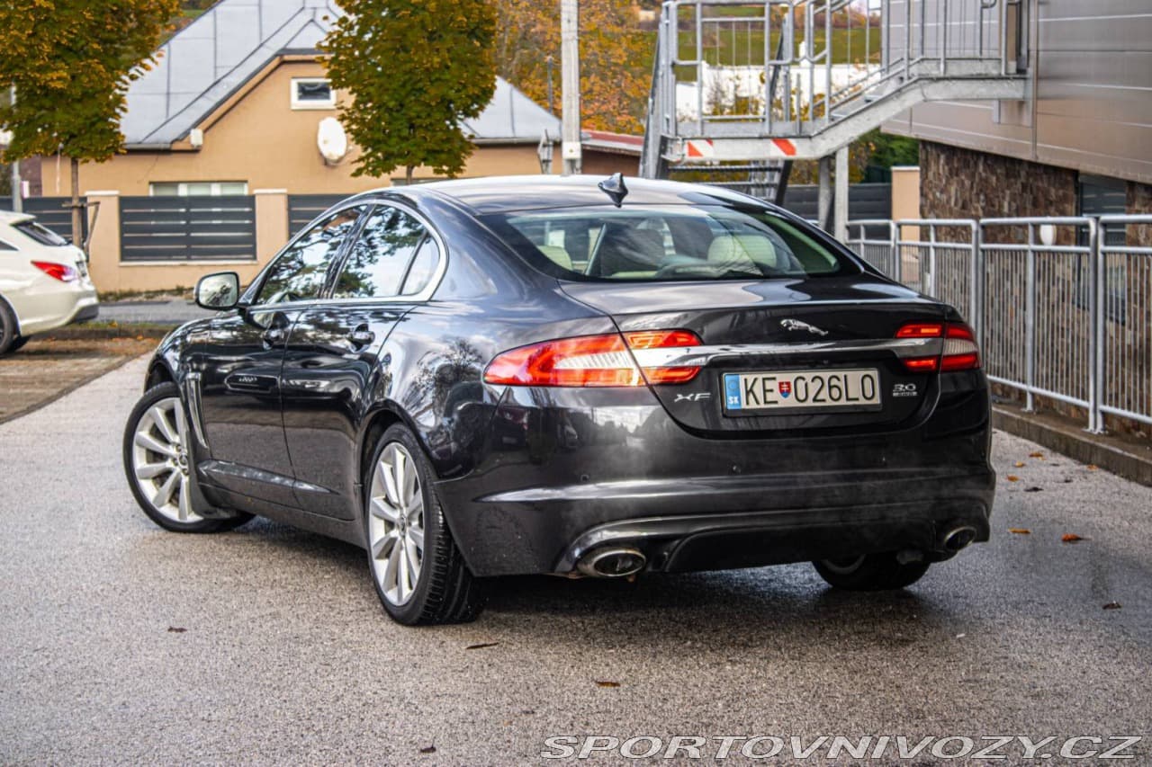 2013 Jaguar Xf - 11