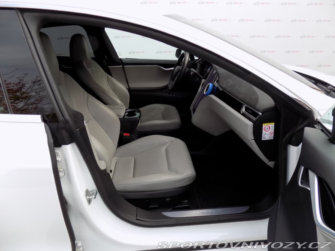 2015 Tesla Model S - 31