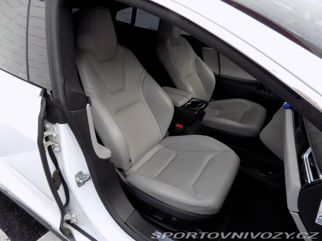 2015 Tesla Model S - 35