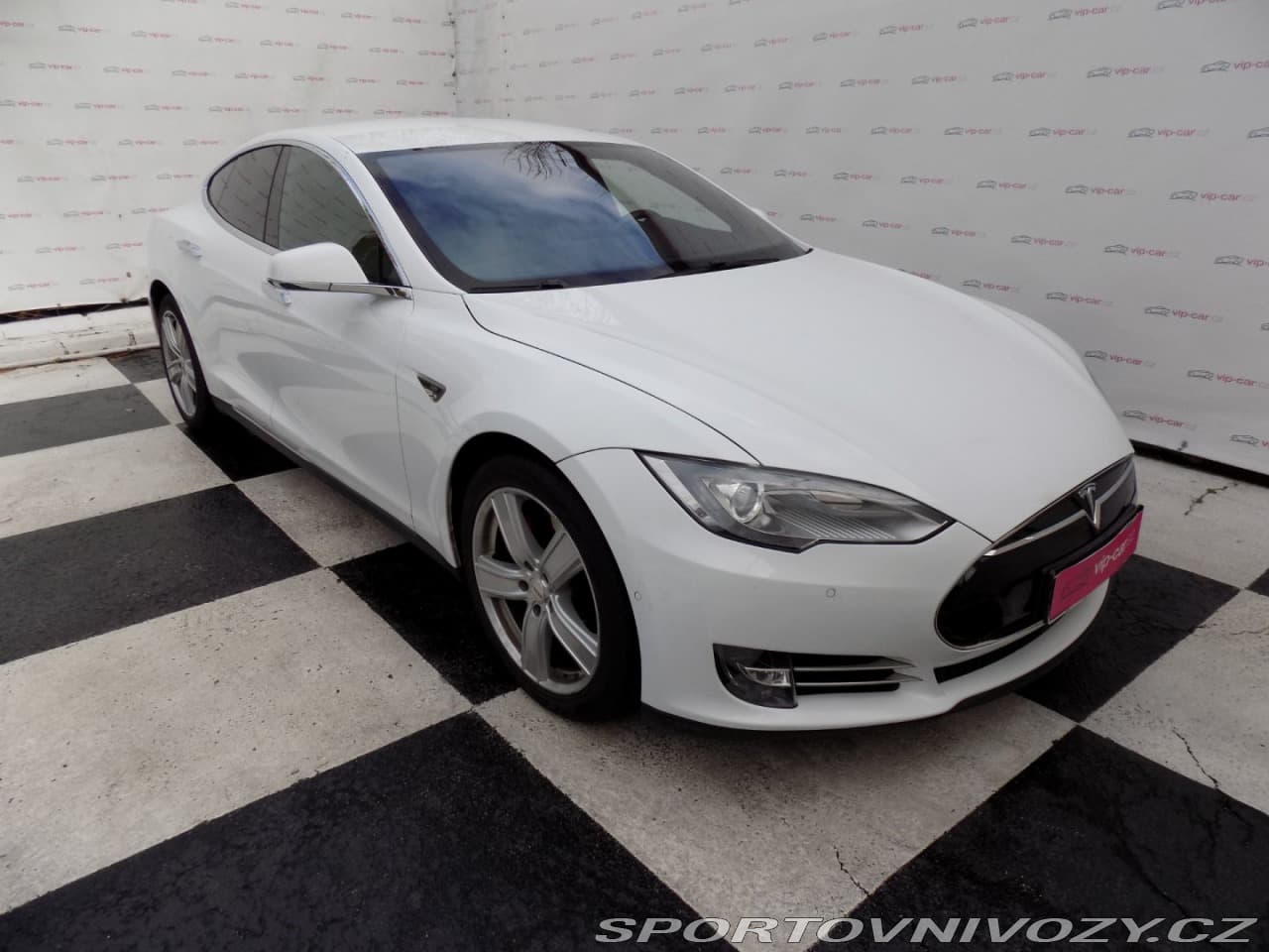 2015 Tesla Model S - 9