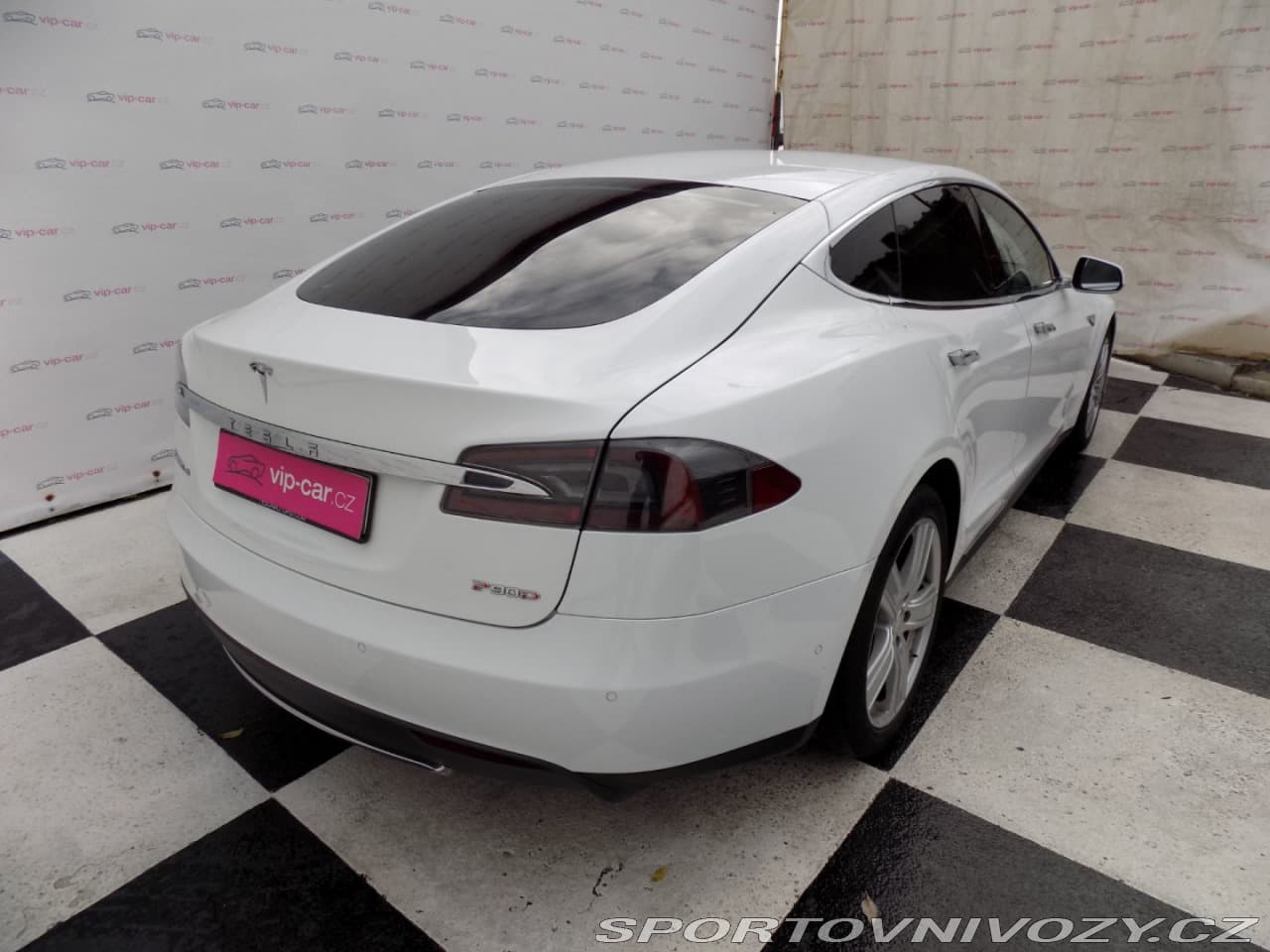 2015 Tesla Model S - 13