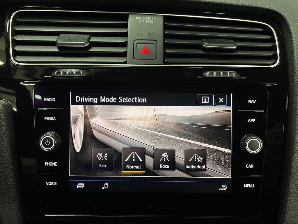 2019 Volkswagen GOLF - 16