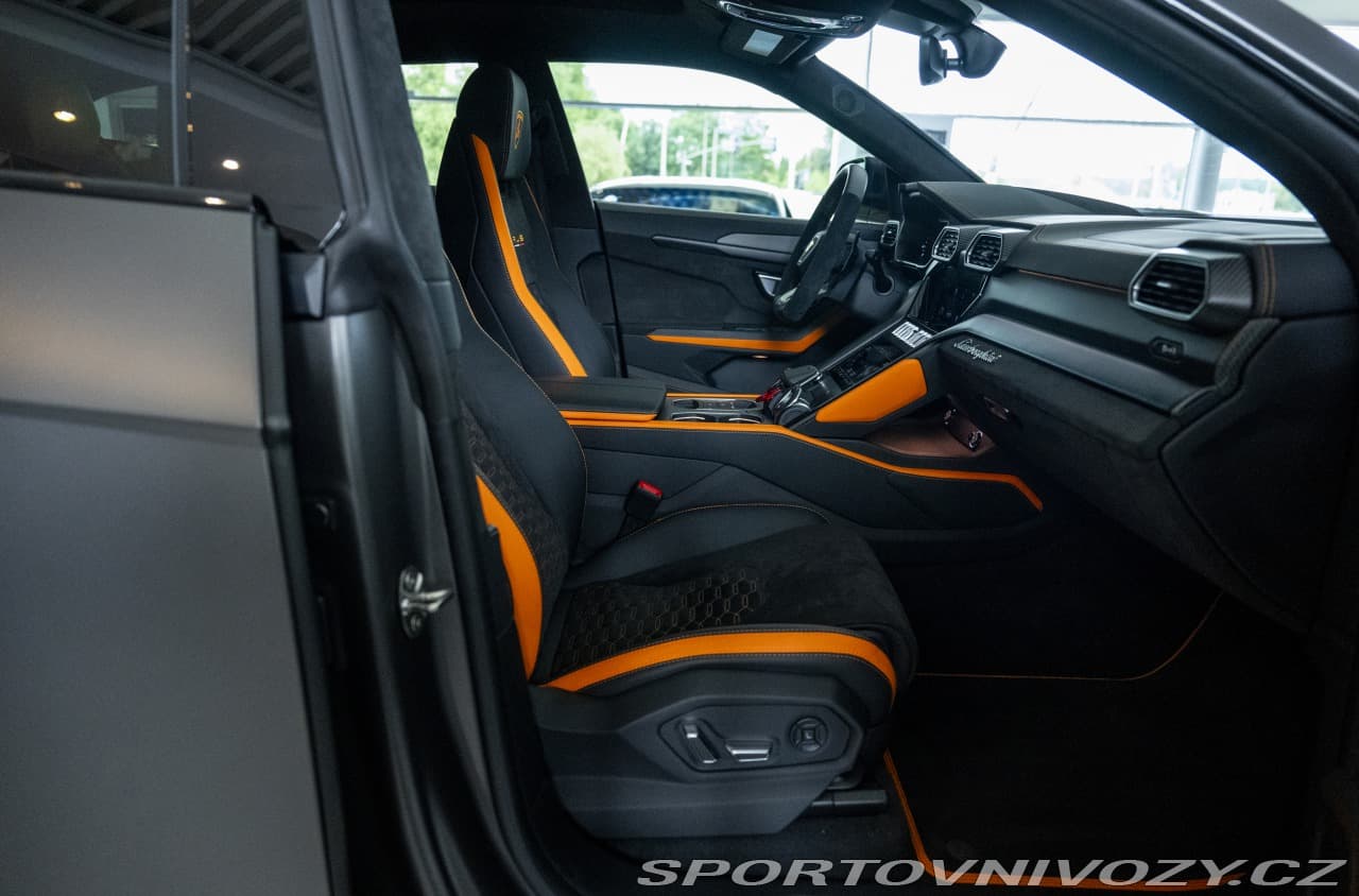 2022 Lamborghini URUS - 11