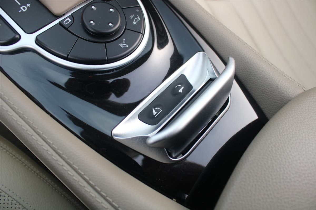 2008 Mercedes-Benz SL - 19