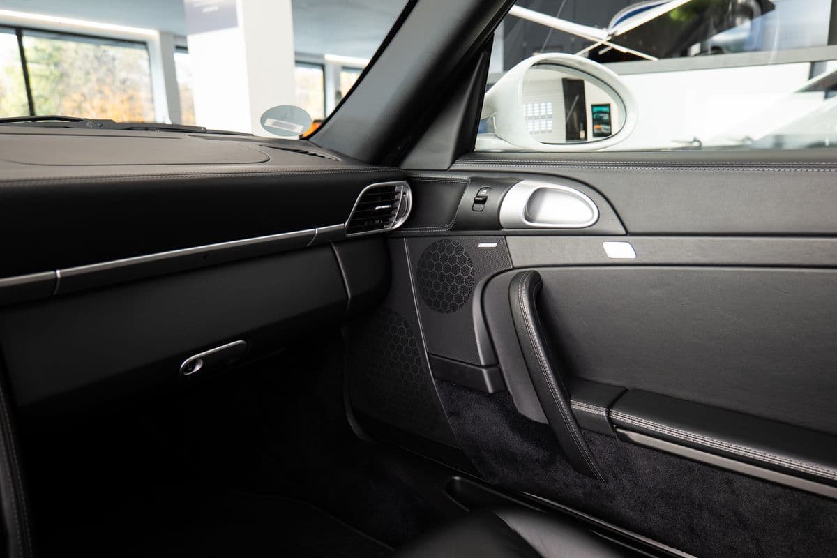 2010 Porsche 911 - 16