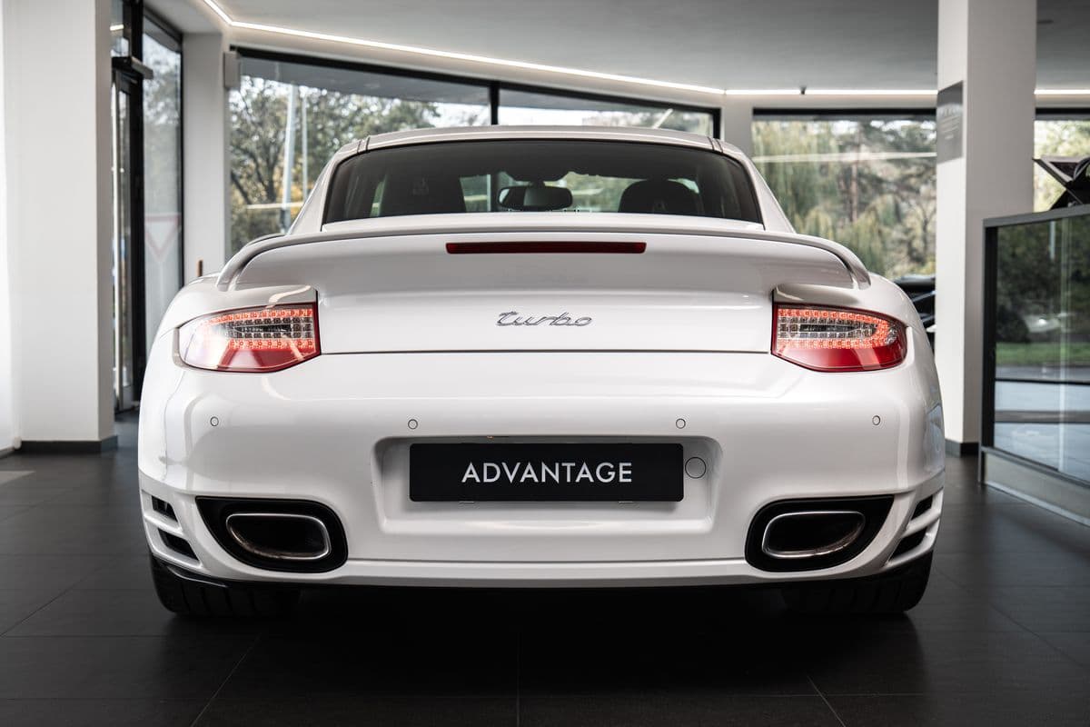 2010 Porsche 911 - 3