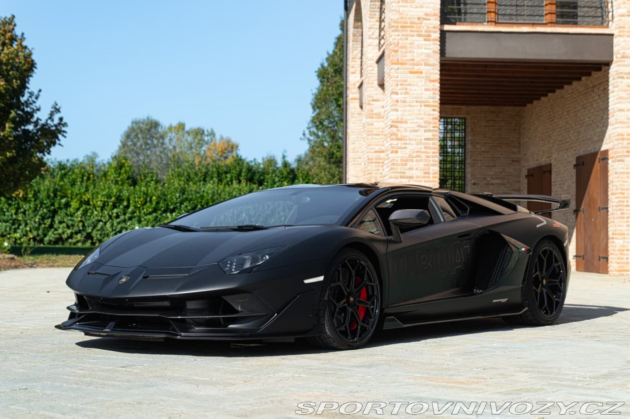 2021 Lamborghini AVENTADOR