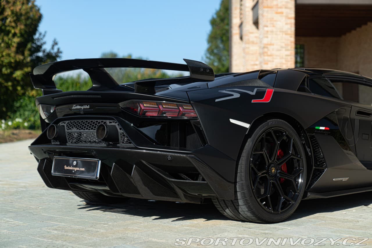 2021 Lamborghini AVENTADOR - 11
