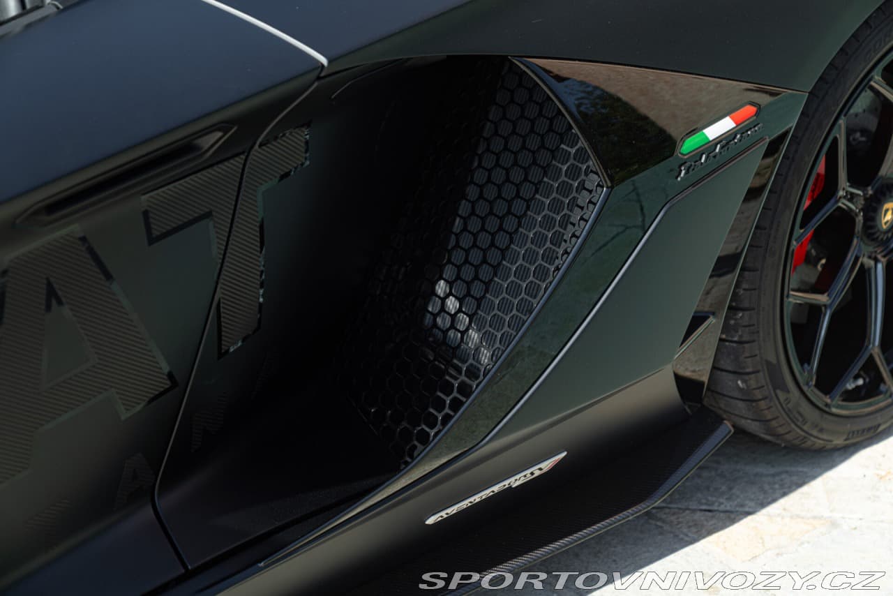 2021 Lamborghini AVENTADOR - 14