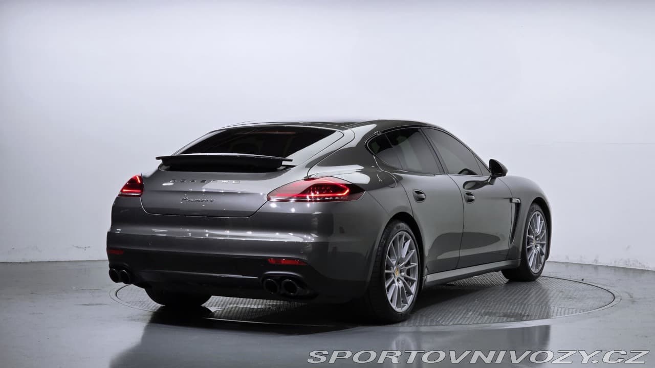 2016 Porsche PANAMERA - 2