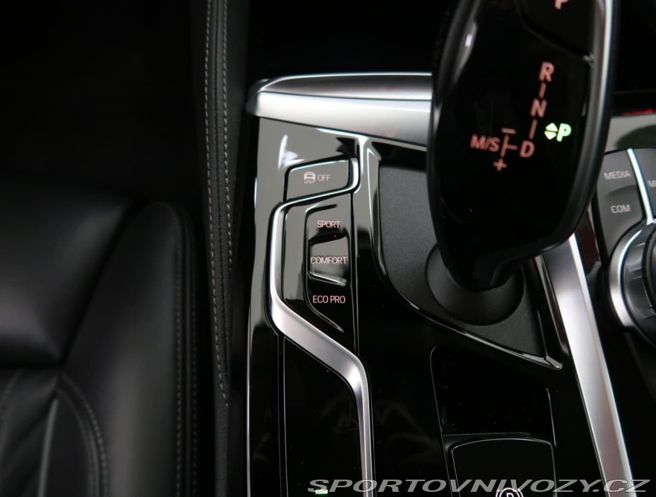 2022 BMW 5-Series - 39