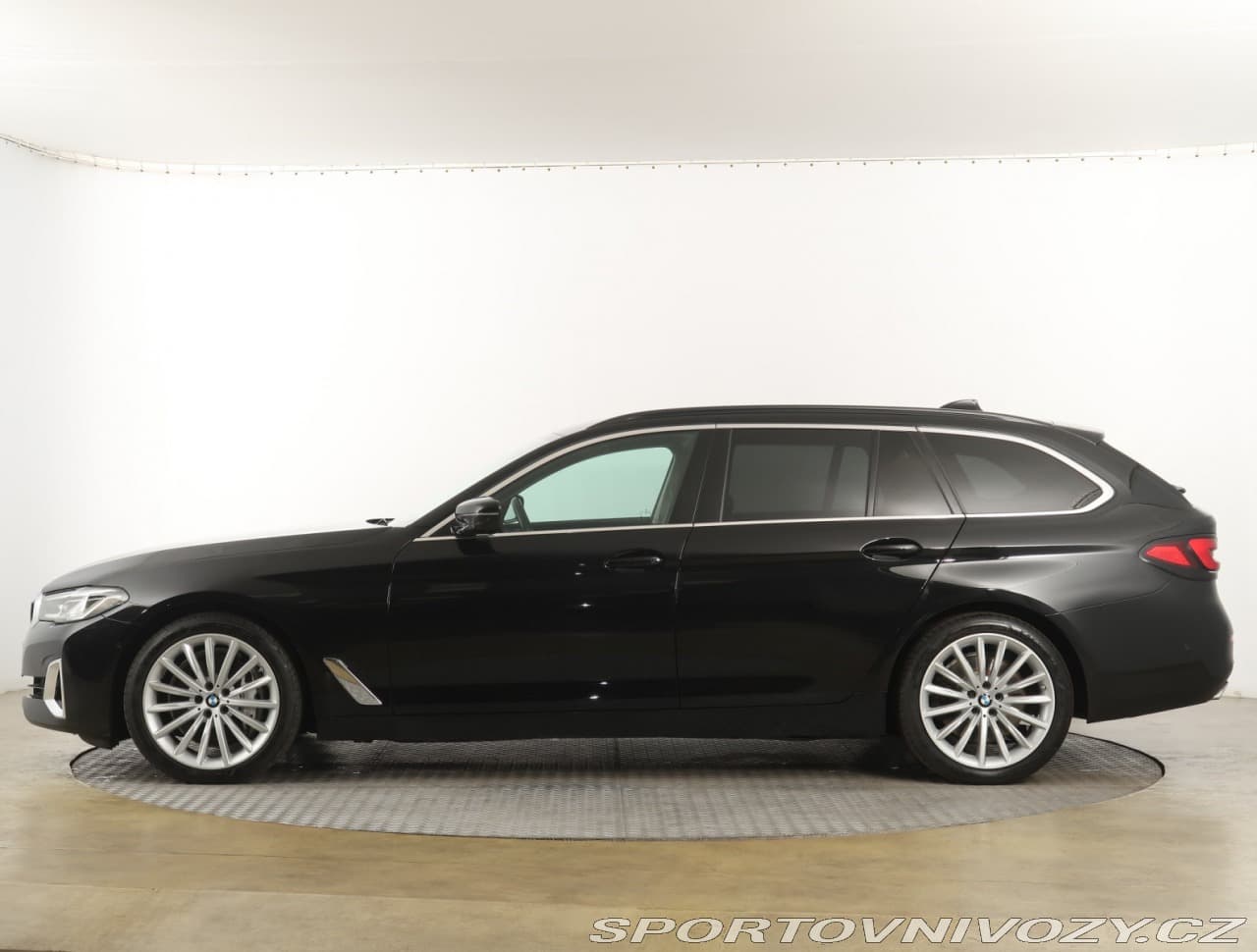 2022 BMW 5-Series - 5