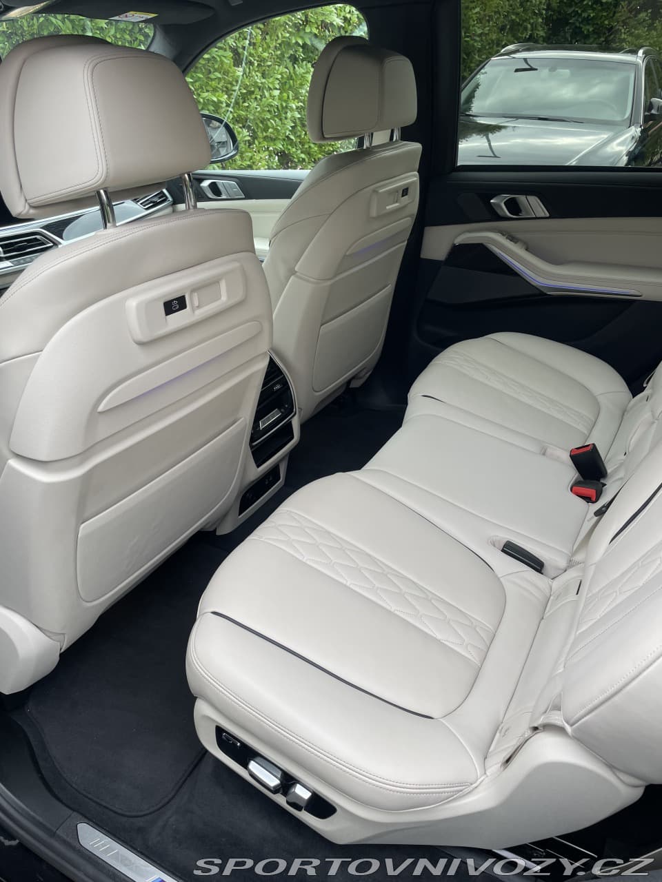 2020 BMW X7 - 11