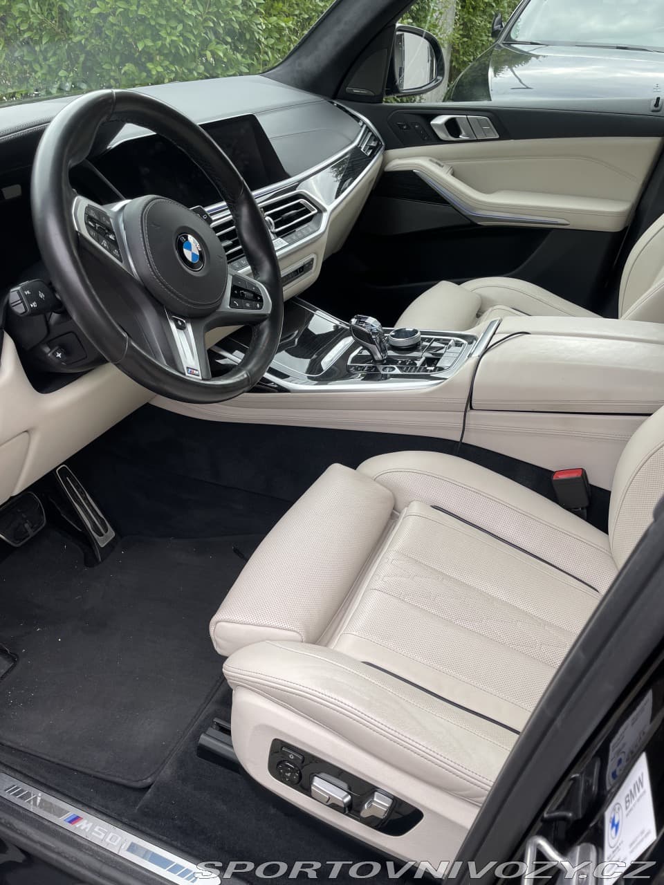 2020 BMW X7 - 15