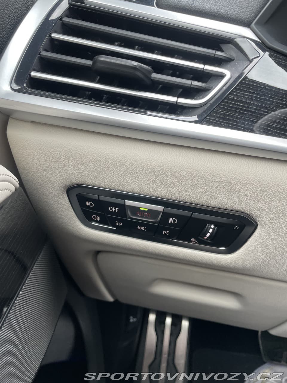 2020 BMW X7 - 16