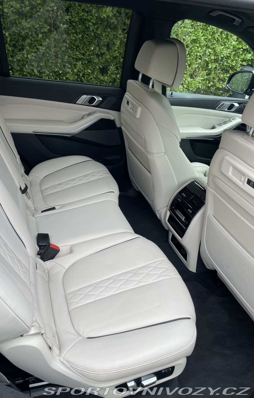 2020 BMW X7 - 8
