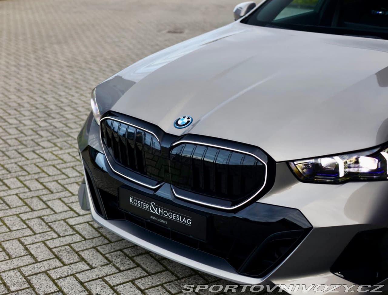 2025 BMW 5-Series - 9