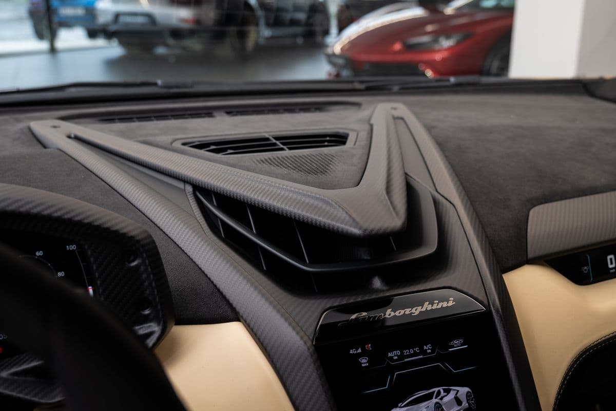 2024 Lamborghini REVUELTO - 12