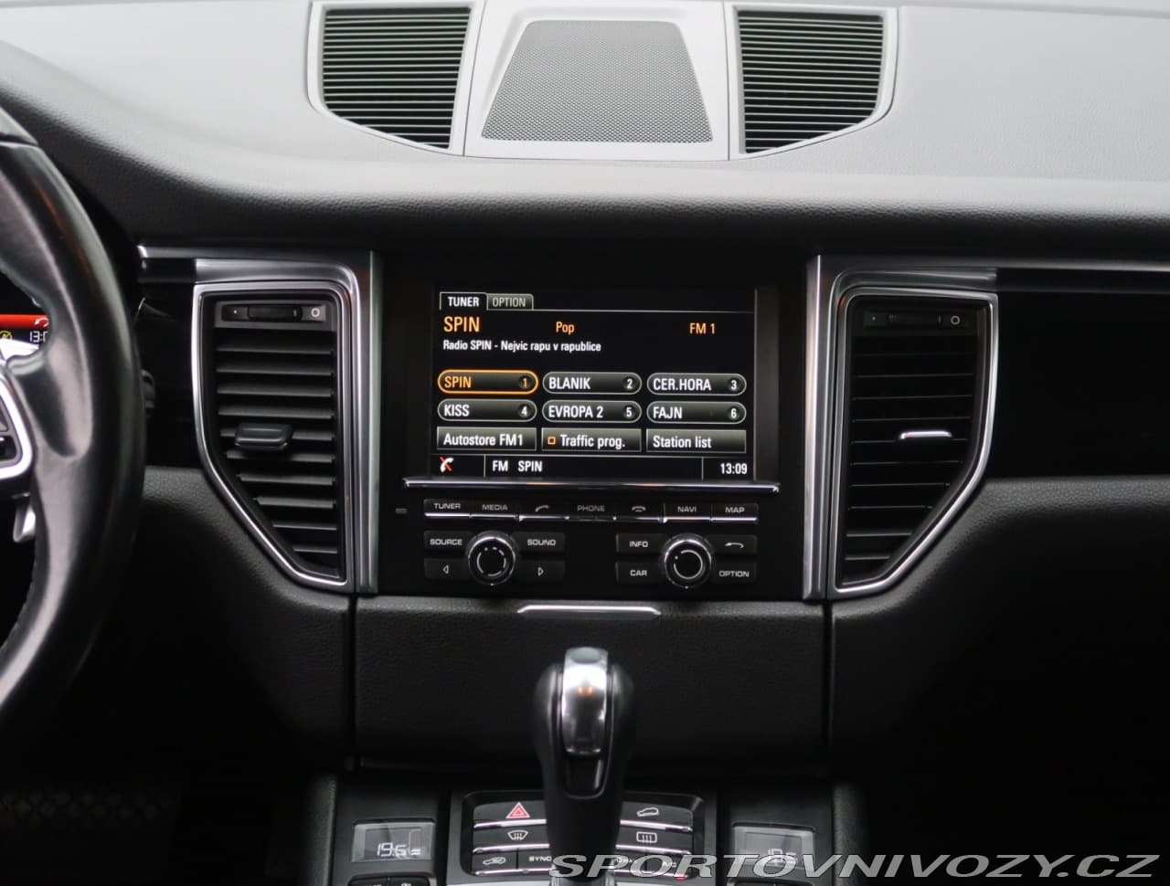 2014 Porsche Macan - 45