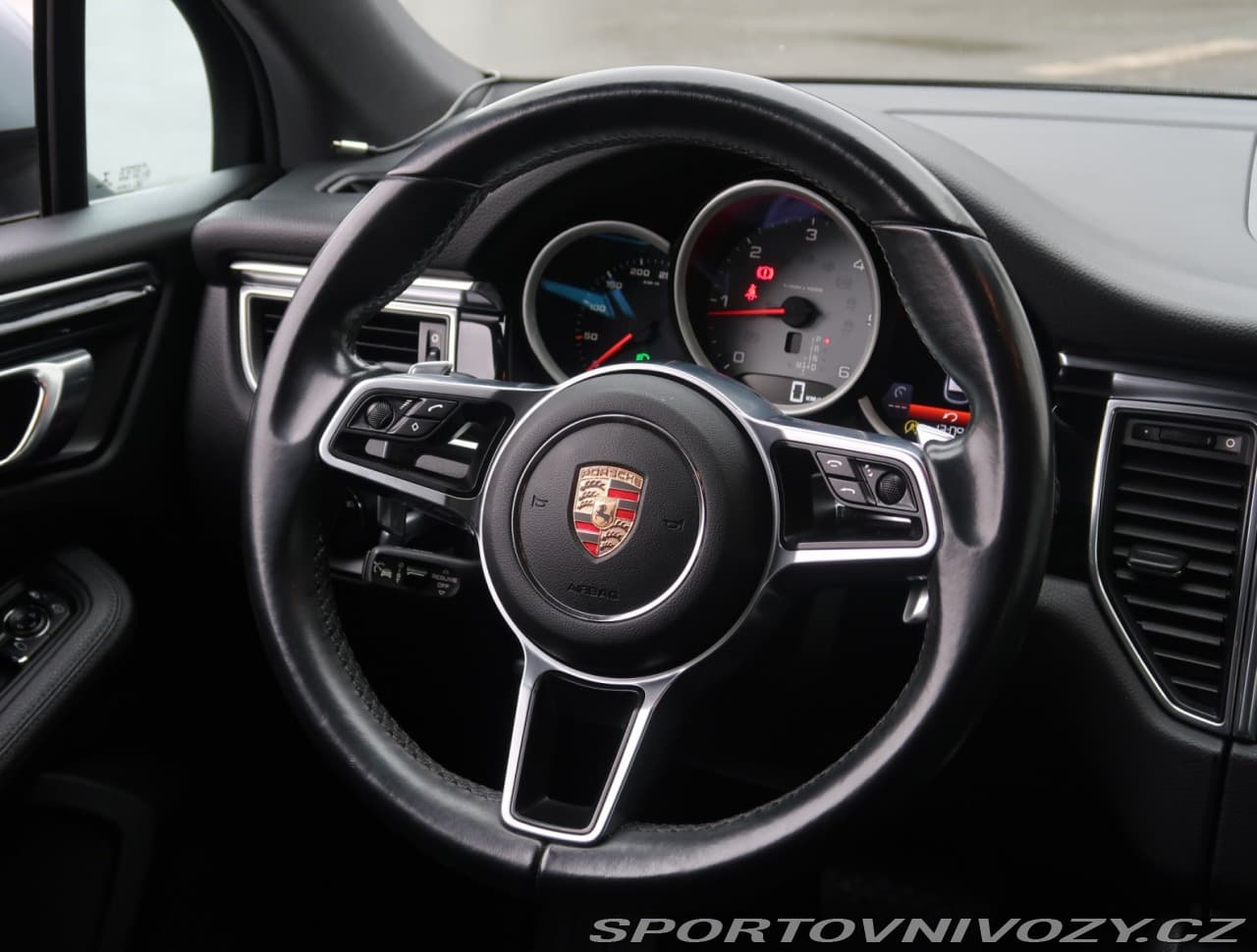 2014 Porsche Macan - 77
