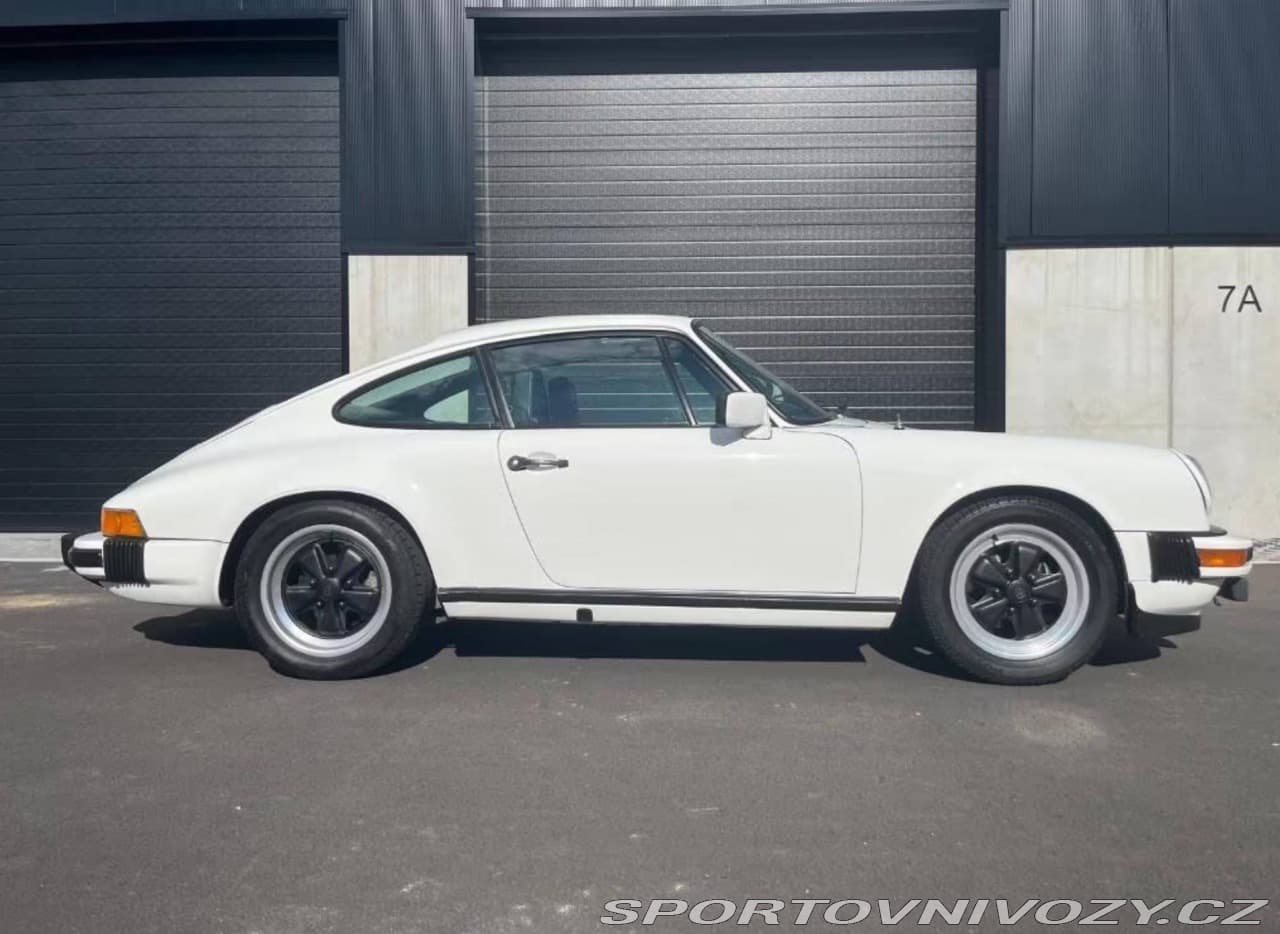 1977 Porsche 911 - 2