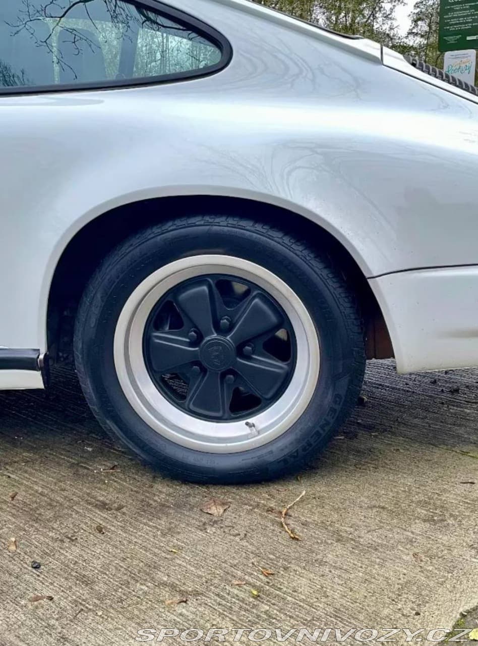 1977 Porsche 911 - 8
