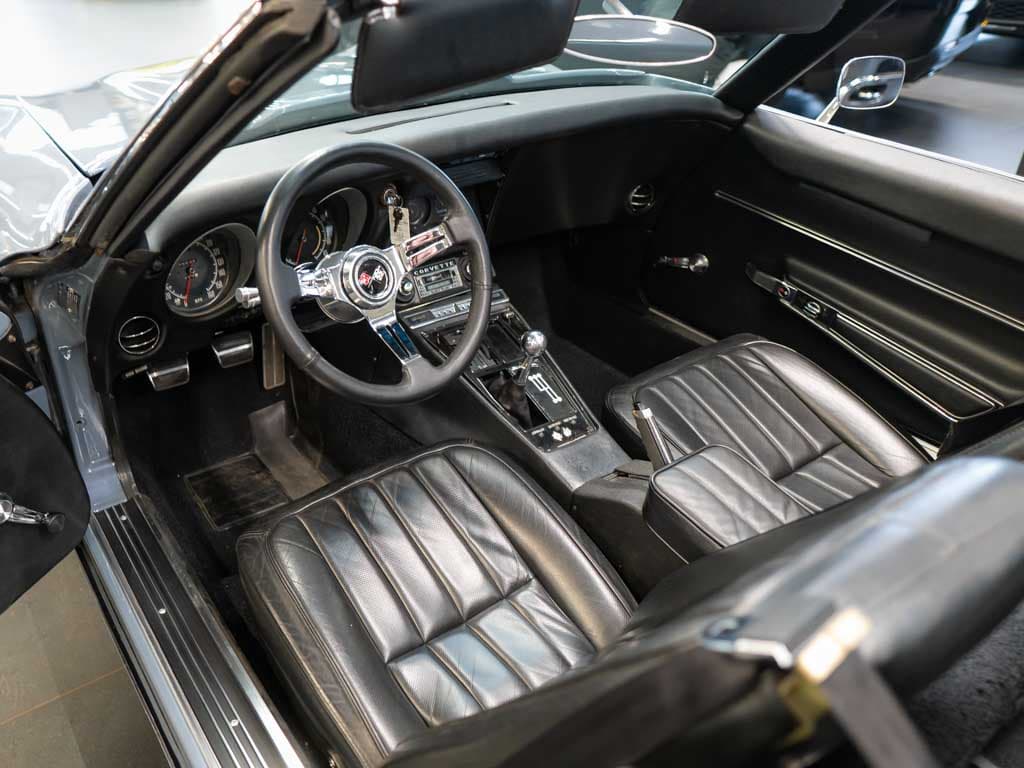1968 Chevrolet CORVETTE - 11