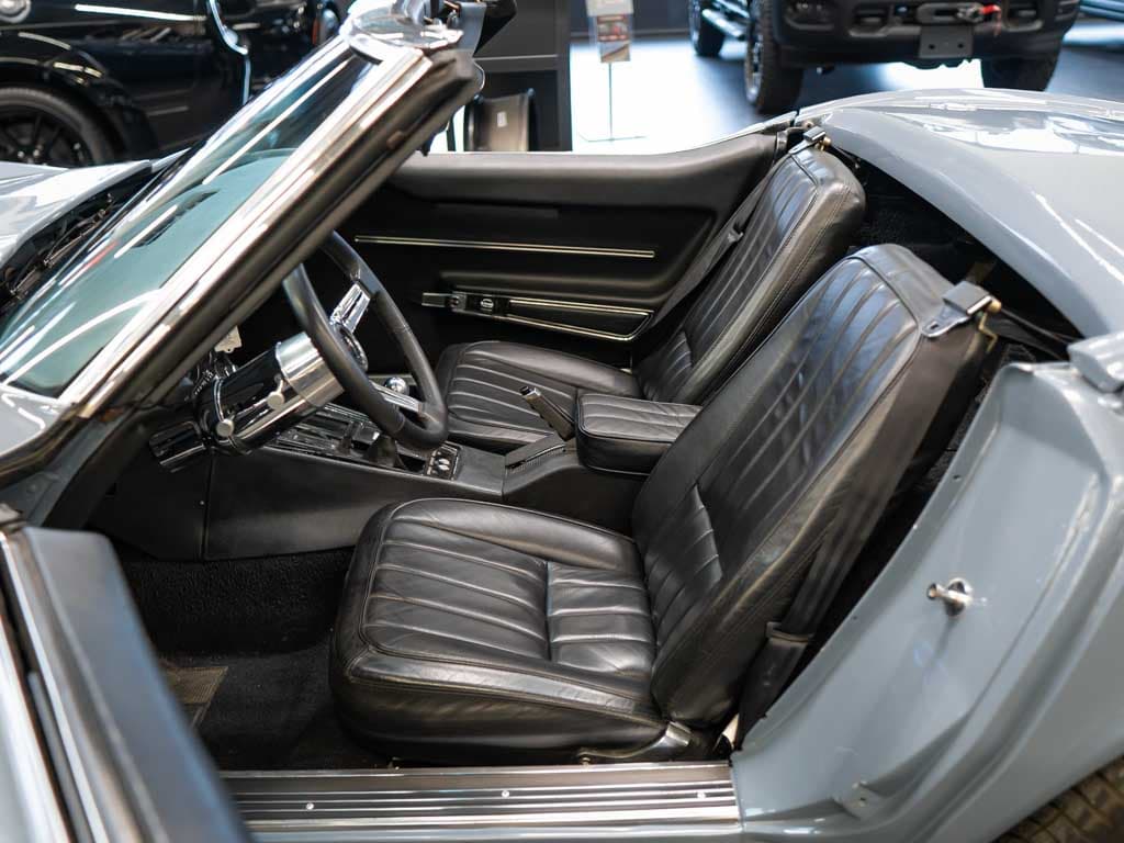 1968 Chevrolet CORVETTE - 12