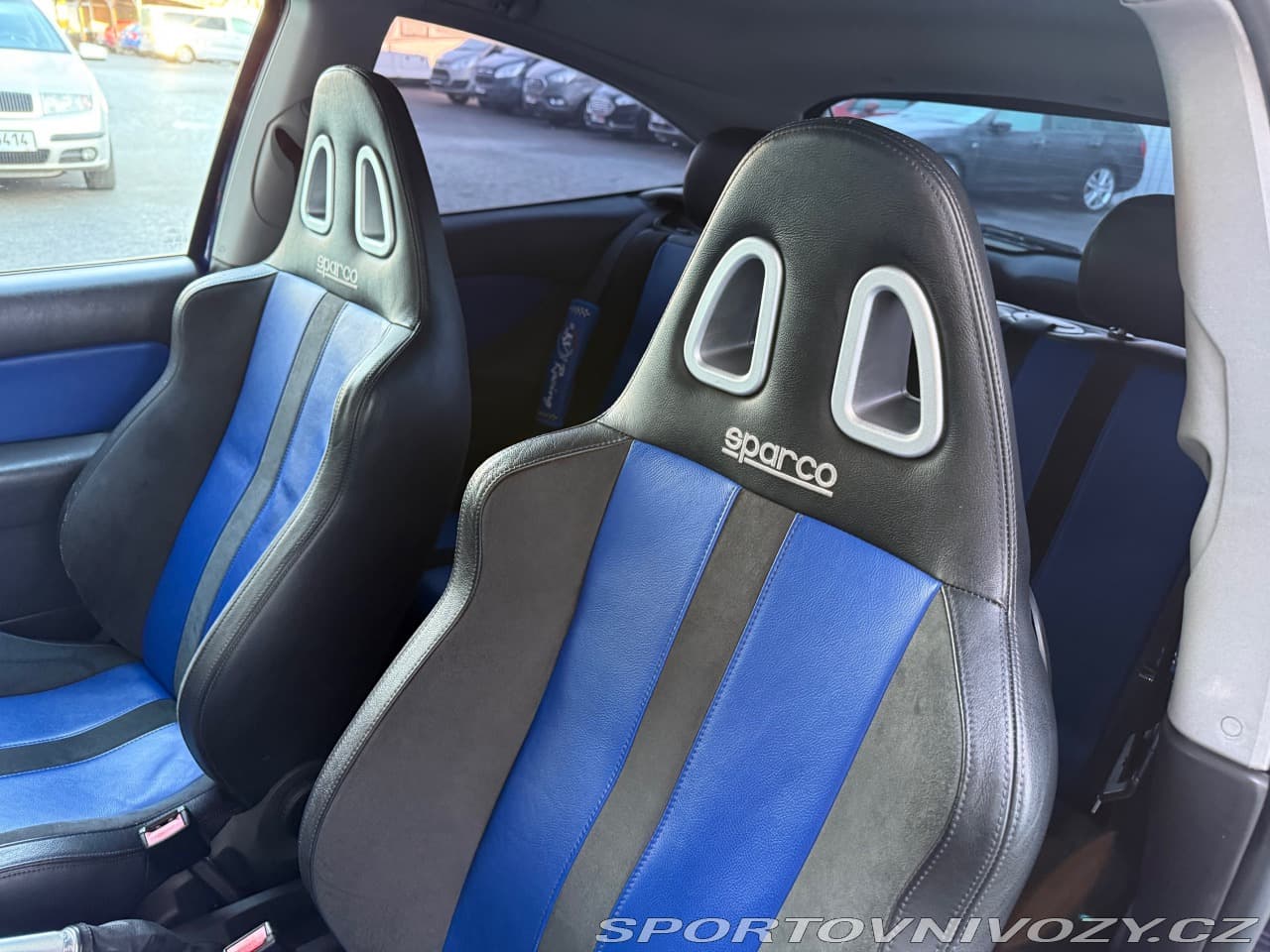 2004 Ford FOCUS - 12